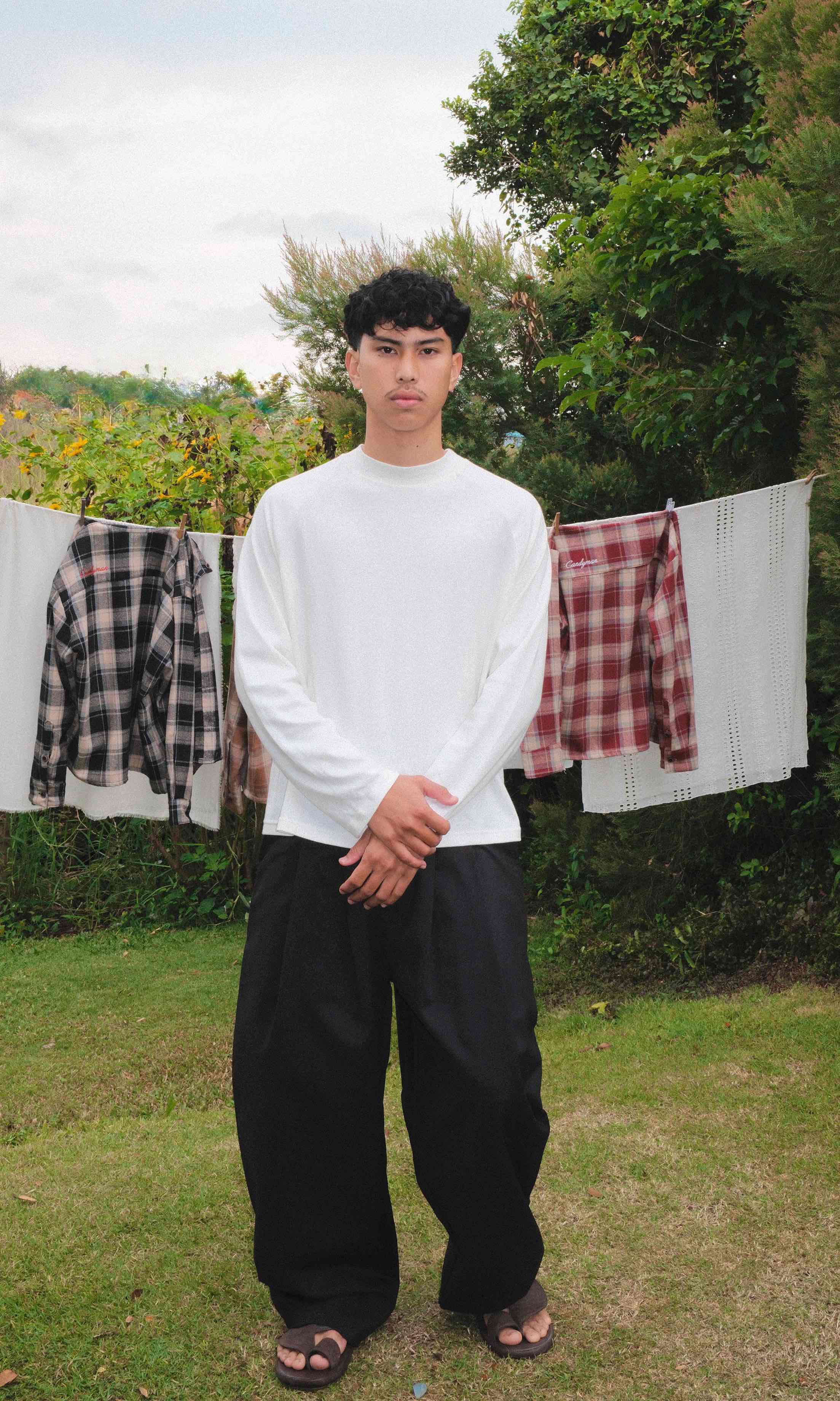 Candy Man BLACK PLEATED PANTS  •POLYESTER + COTTON
•EMBROIDERY AT THE BACK
•FITS OVERSIZE
•MODEL 174 WEARING 30