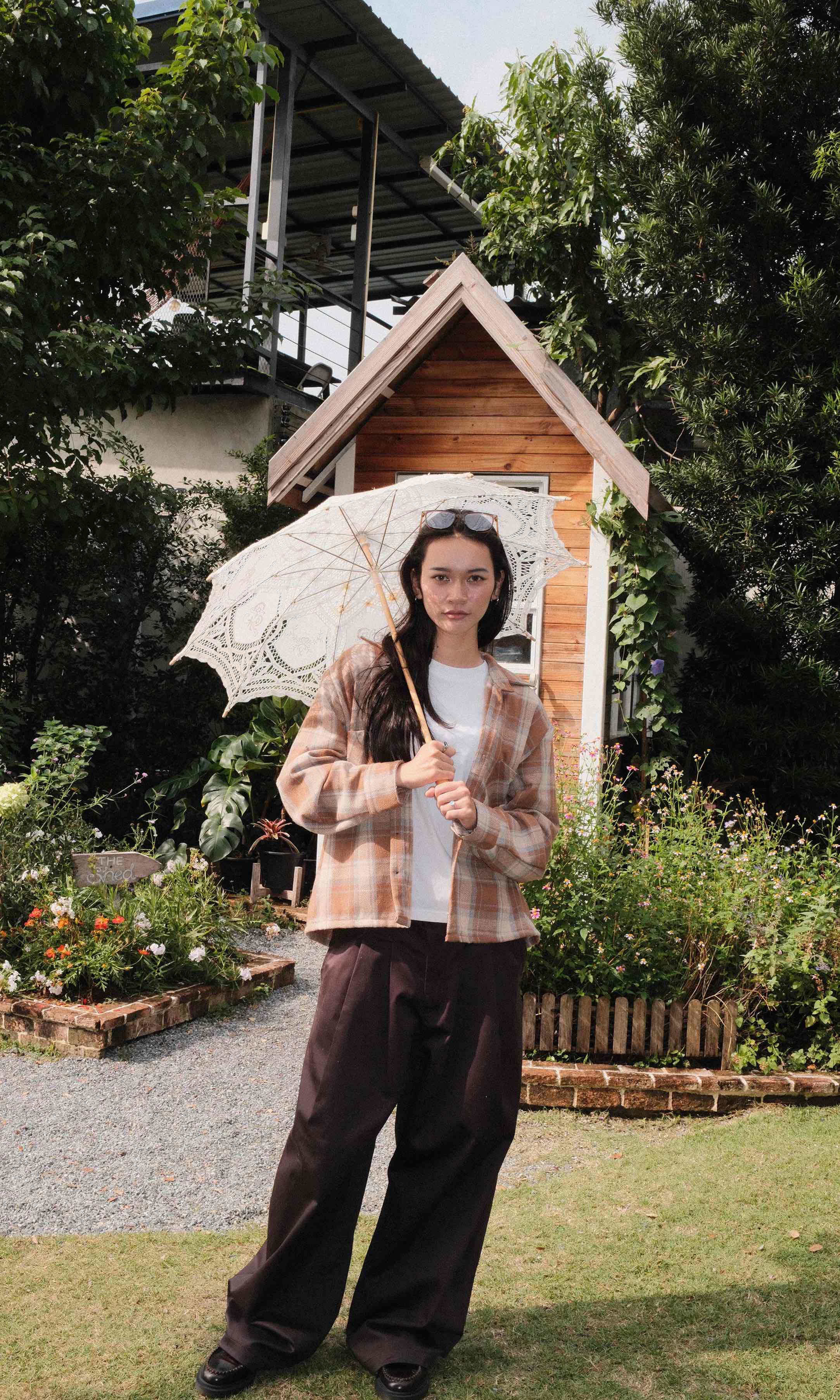 Candy Man LATTE FLANNEL  •POLYESTER + COTTON
•EMBROIDERY AT THE BACK
•FITS OVERSIZE
•MODEL 167 WEARING S