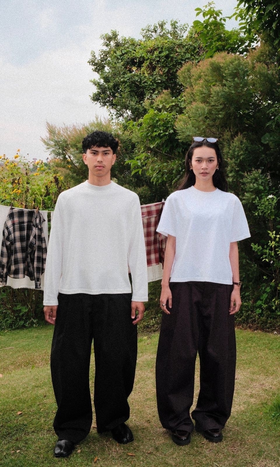 Candy Man BROWN PLEATED PANTS  •POLYESTER + COTTON
•EMBROIDERY AT THE BACK
•FITS OVERSIZE
•MODEL 167 WEARING 30