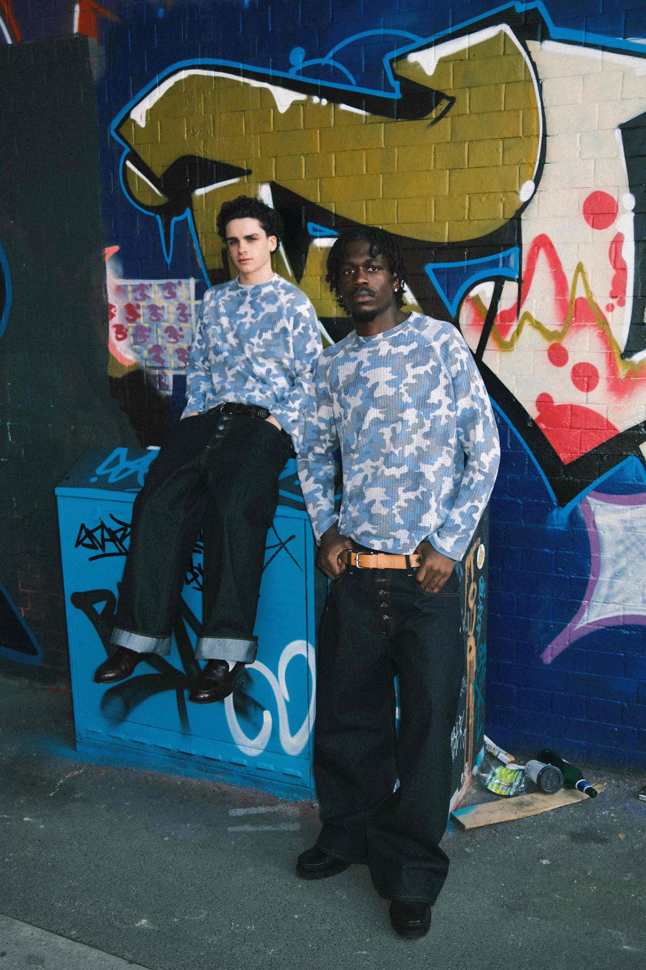 Candy Man BLUE CAMO WAFFLE •WAFFLE MATERIAL 
•OVERSIZE FIT
•RASHEED 185cm wearing L
• OSCAR 175cm wearing M