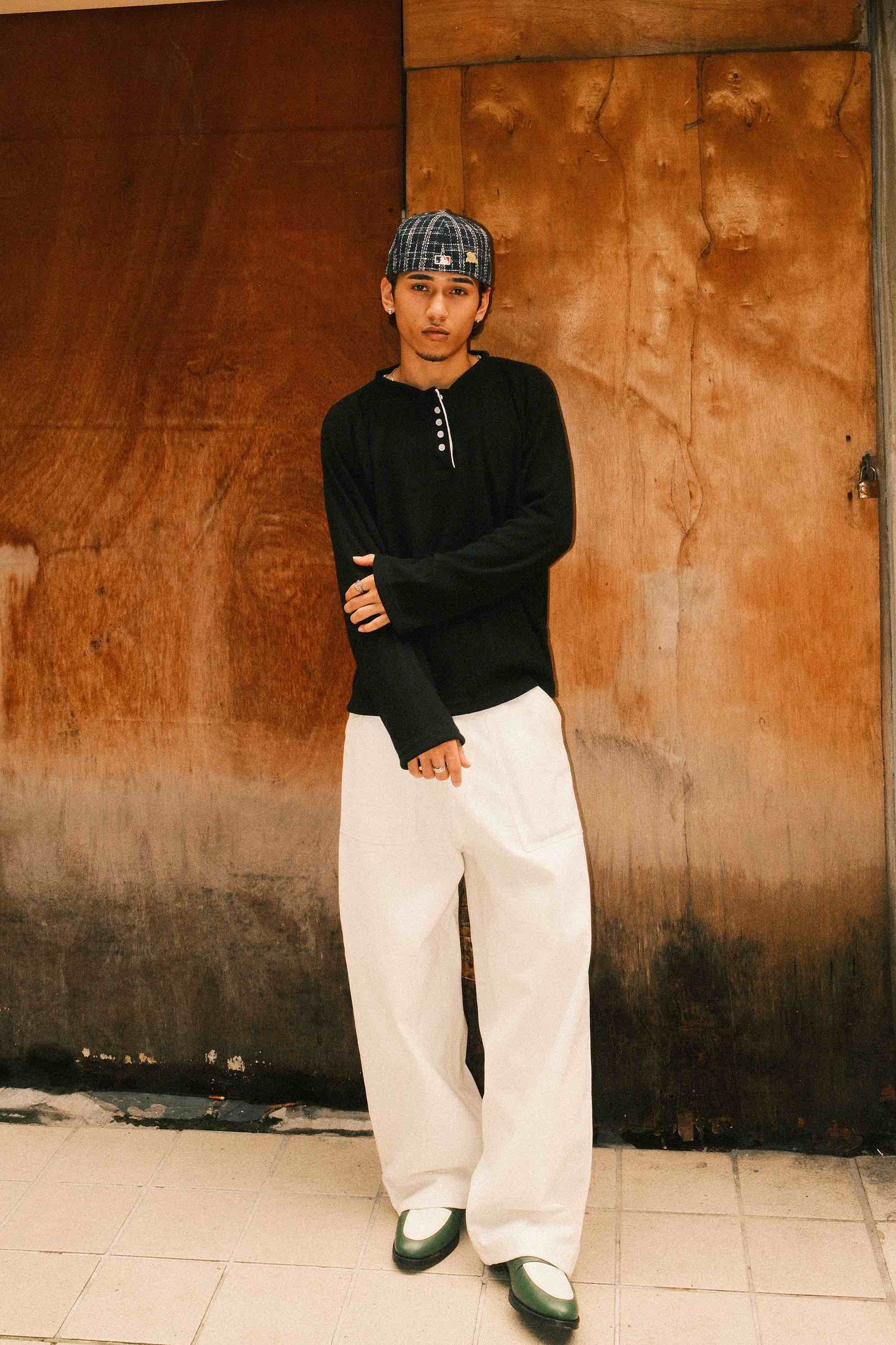 BLACK HENLEY LONGSLEEVE